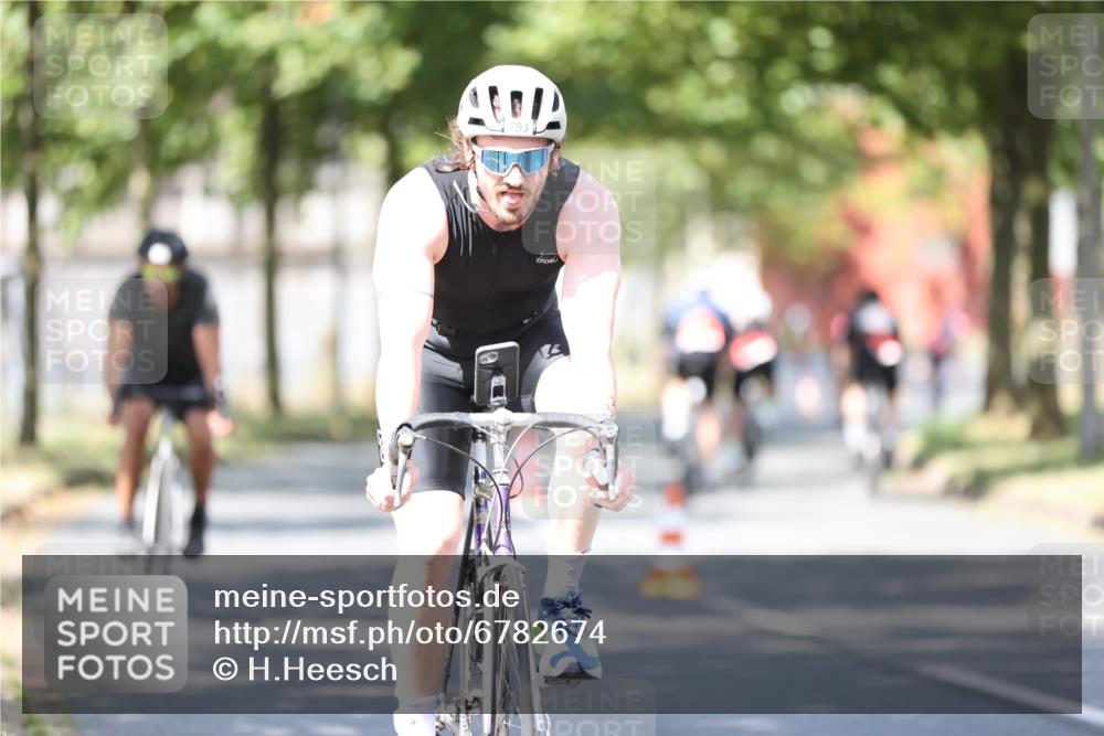 11.08.2024 - GEWOBA Citytriathlon Bremen H.Heesch http://msf.ph/oto/6782674 11.08.2024 11:51:37 Radfahren 793, 876, 993, 1034 meine-sportfotos.de