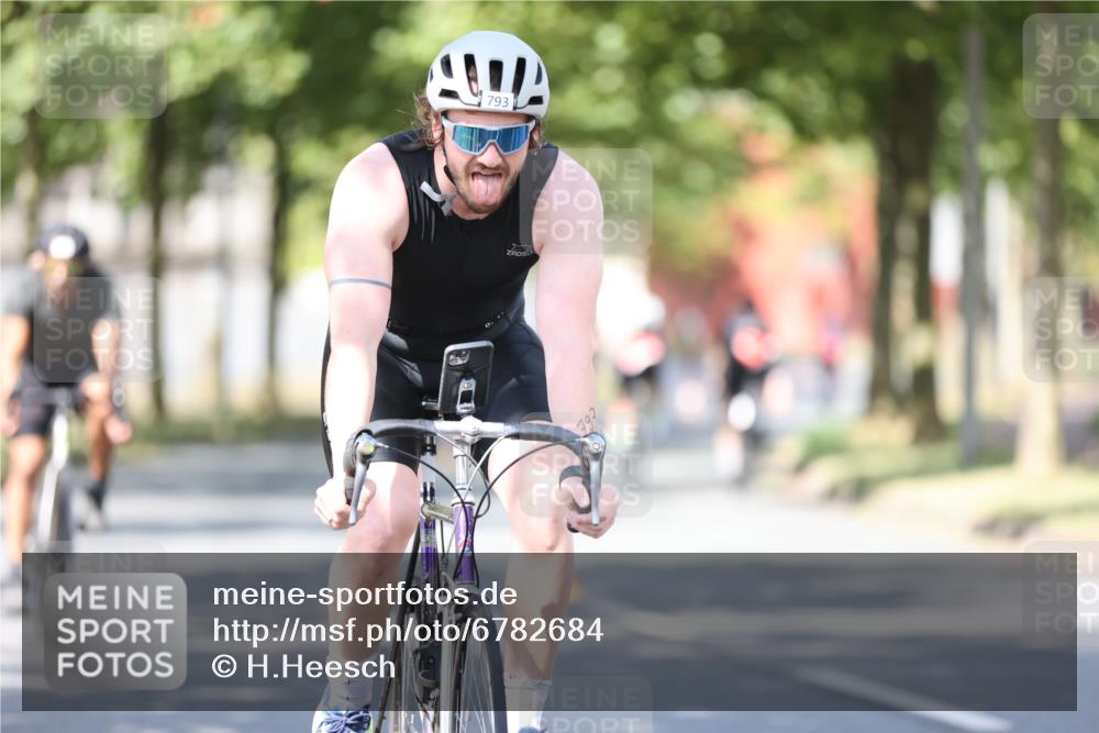 11.08.2024 - GEWOBA Citytriathlon Bremen H.Heesch http://msf.ph/oto/6782684 11.08.2024 11:51:37 Radfahren 793, 876, 993, 1034 meine-sportfotos.de