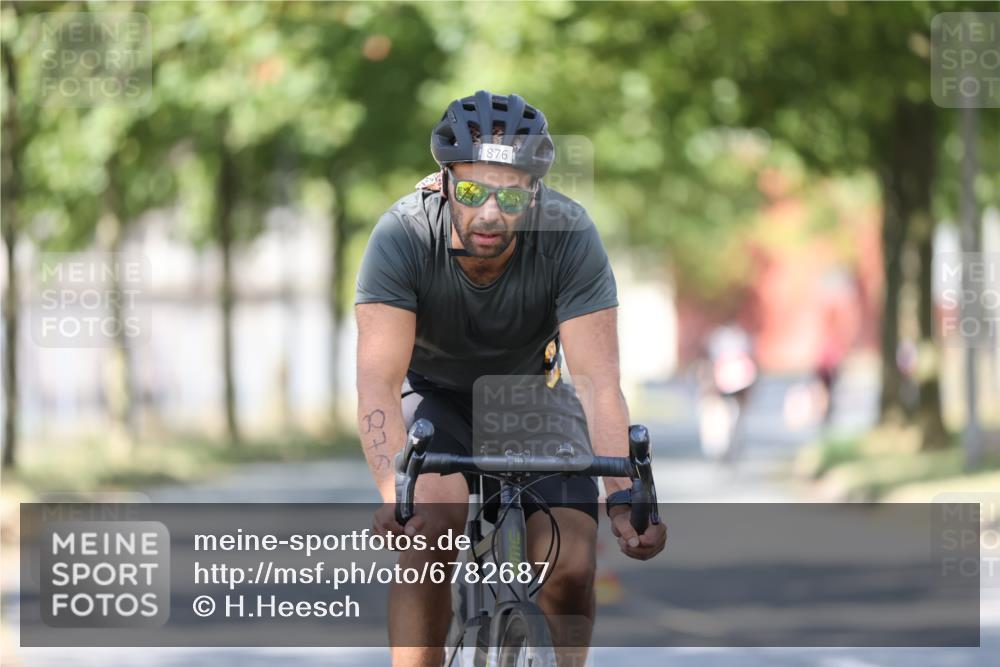 11.08.2024 - GEWOBA Citytriathlon Bremen H.Heesch http://msf.ph/oto/6782687 11.08.2024 11:51:38 Radfahren 793, 797, 817, 876, 993, 1034 meine-sportfotos.de