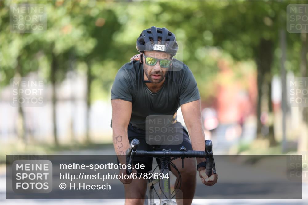 11.08.2024 - GEWOBA Citytriathlon Bremen H.Heesch http://msf.ph/oto/6782694 11.08.2024 11:51:39 Radfahren 793, 797, 817, 876, 993, 1034 meine-sportfotos.de