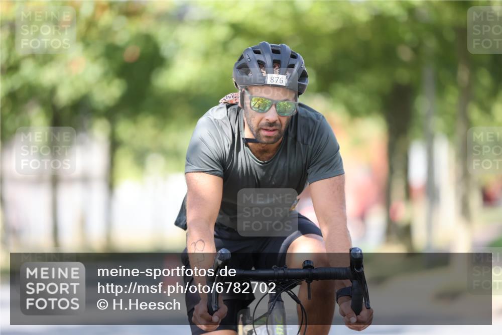 11.08.2024 - GEWOBA Citytriathlon Bremen H.Heesch http://msf.ph/oto/6782702 11.08.2024 11:51:39 Radfahren 793, 797, 817, 876, 993, 1034 meine-sportfotos.de
