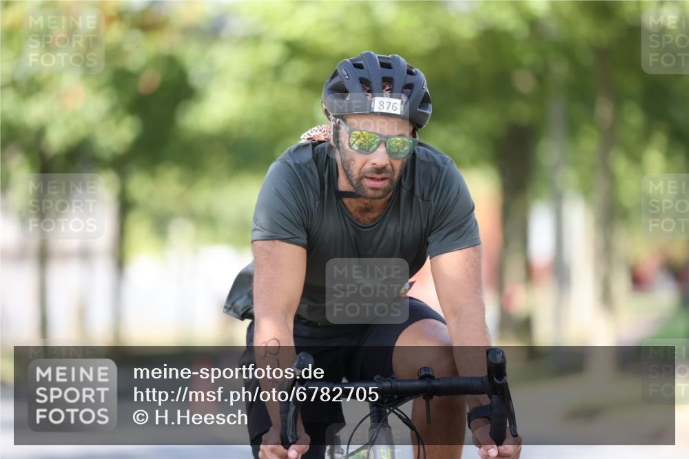 11.08.2024 - GEWOBA Citytriathlon Bremen H.Heesch http://msf.ph/oto/6782705 11.08.2024 11:51:39 Radfahren 793, 797, 817, 876, 993, 1034 meine-sportfotos.de