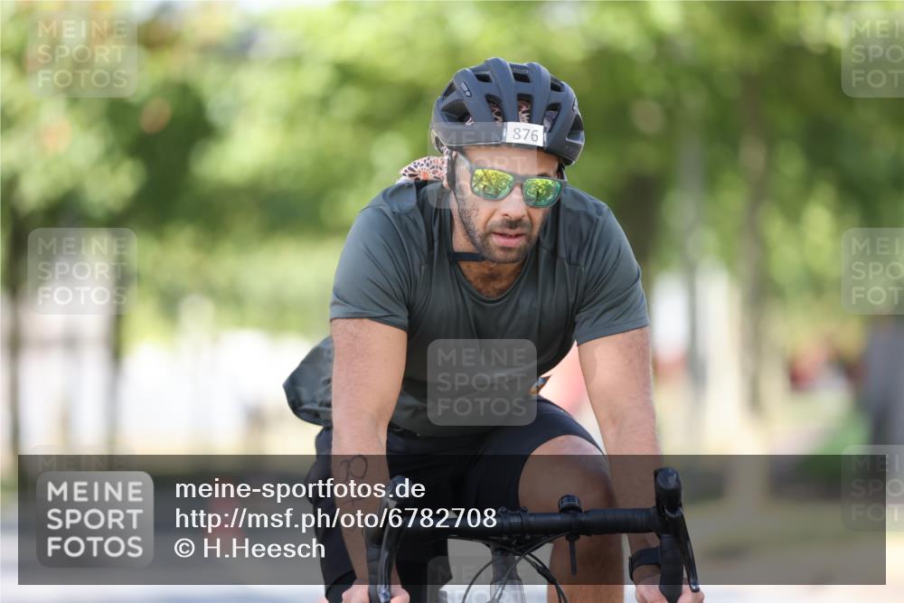 11.08.2024 - GEWOBA Citytriathlon Bremen H.Heesch http://msf.ph/oto/6782708 11.08.2024 11:51:39 Radfahren 793, 797, 817, 876, 993, 1034 meine-sportfotos.de