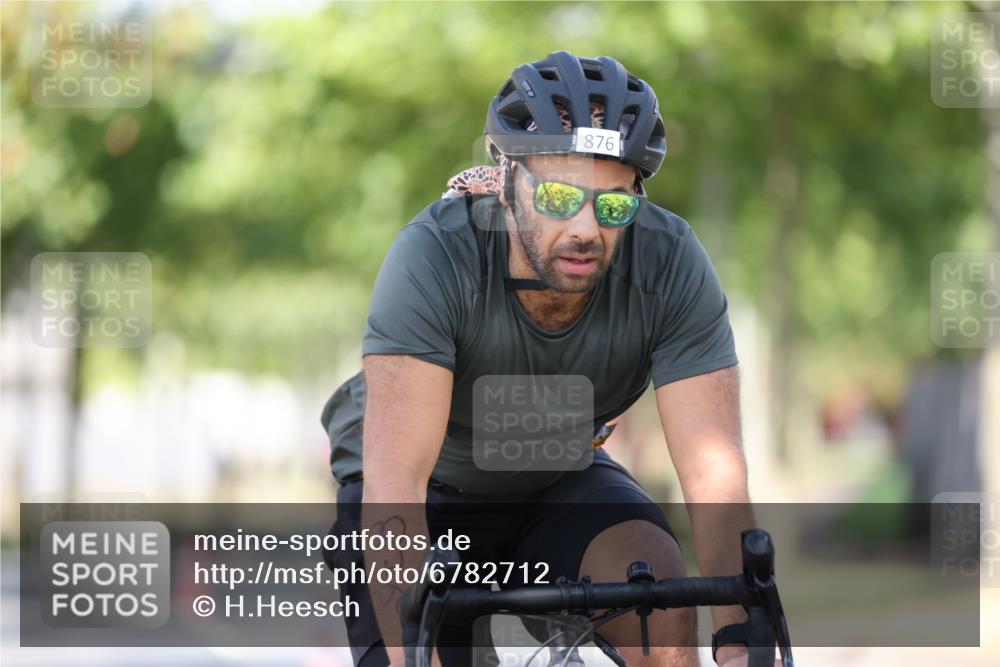 11.08.2024 - GEWOBA Citytriathlon Bremen H.Heesch http://msf.ph/oto/6782712 11.08.2024 11:51:39 Radfahren 793, 797, 817, 876, 993, 1034 meine-sportfotos.de