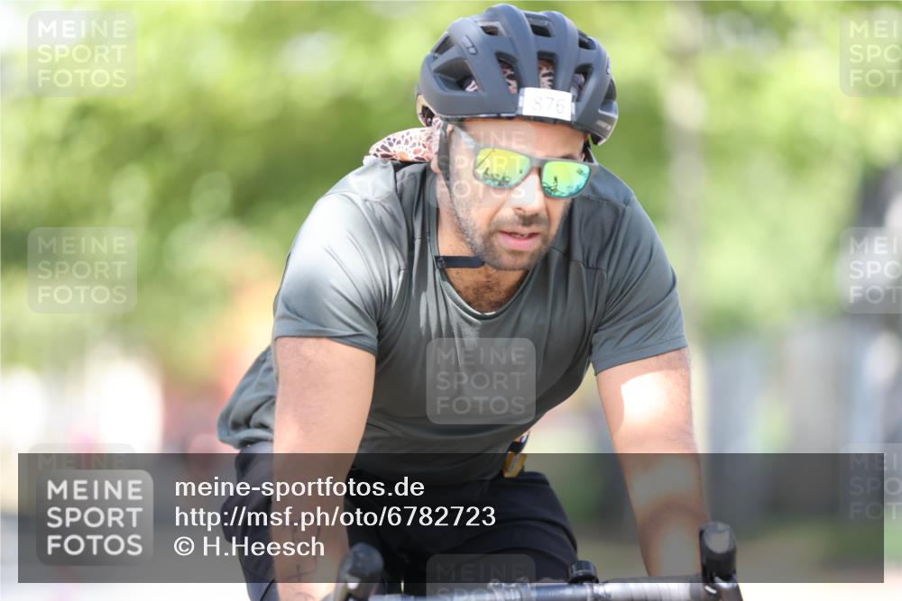 11.08.2024 - GEWOBA Citytriathlon Bremen H.Heesch http://msf.ph/oto/6782723 11.08.2024 11:51:39 Radfahren 793, 797, 817, 876, 993, 1034 meine-sportfotos.de