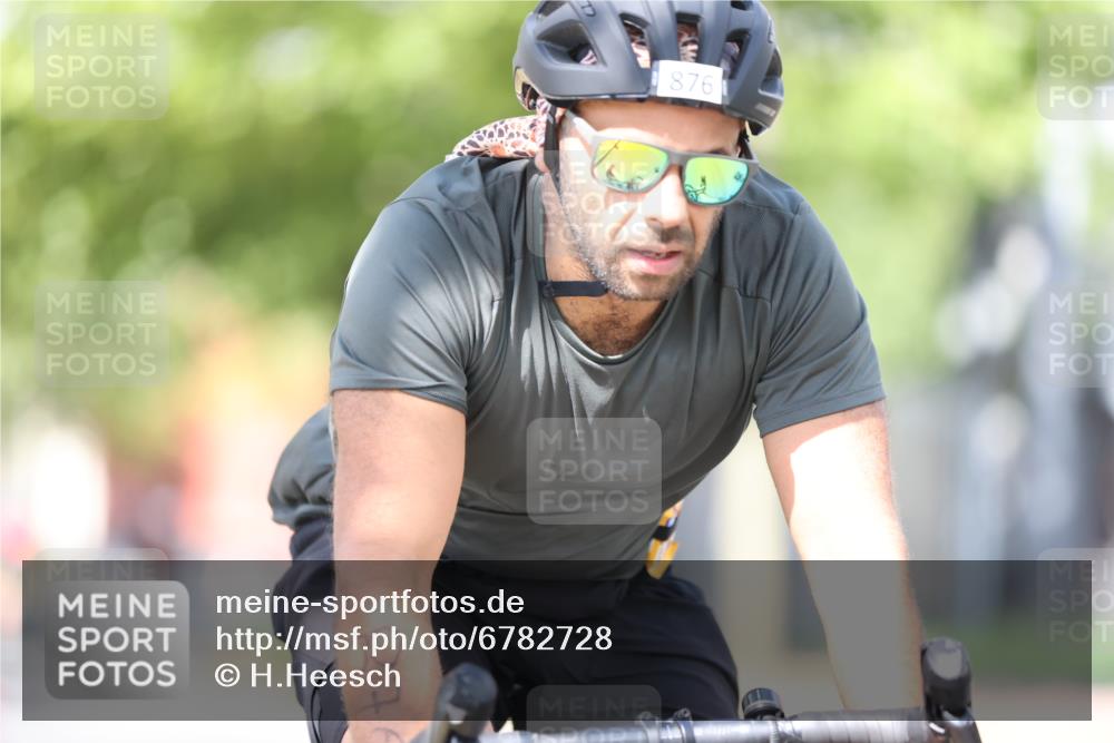 11.08.2024 - GEWOBA Citytriathlon Bremen H.Heesch http://msf.ph/oto/6782728 11.08.2024 11:51:39 Radfahren 793, 797, 817, 876, 993, 1034 meine-sportfotos.de