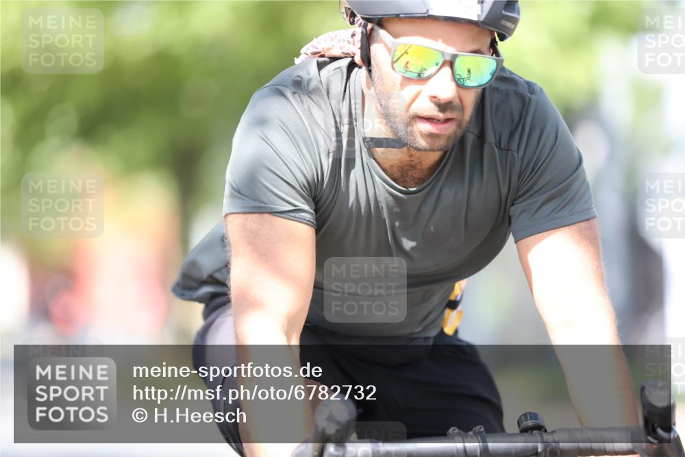11.08.2024 - GEWOBA Citytriathlon Bremen H.Heesch http://msf.ph/oto/6782732 11.08.2024 11:51:39 Radfahren 793, 797, 817, 876, 993, 1034 meine-sportfotos.de