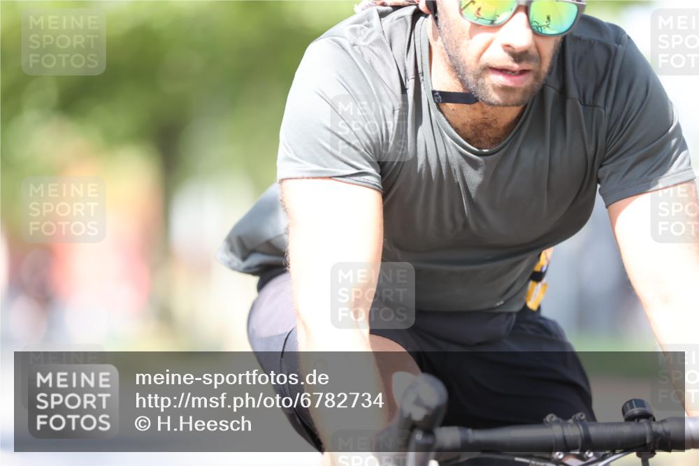 11.08.2024 - GEWOBA Citytriathlon Bremen H.Heesch http://msf.ph/oto/6782734 11.08.2024 11:51:39 Radfahren 793, 797, 817, 876, 993, 1034 meine-sportfotos.de