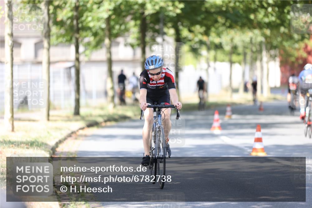 11.08.2024 - GEWOBA Citytriathlon Bremen H.Heesch http://msf.ph/oto/6782738 11.08.2024 11:51:47 Radfahren 793, 797, 817, 876, 988, 1034 meine-sportfotos.de