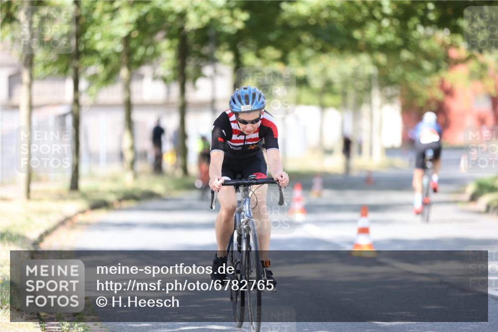 11.08.2024 - GEWOBA Citytriathlon Bremen H.Heesch http://msf.ph/oto/6782765 11.08.2024 11:51:47 Radfahren 793, 797, 817, 876, 988, 1034 meine-sportfotos.de