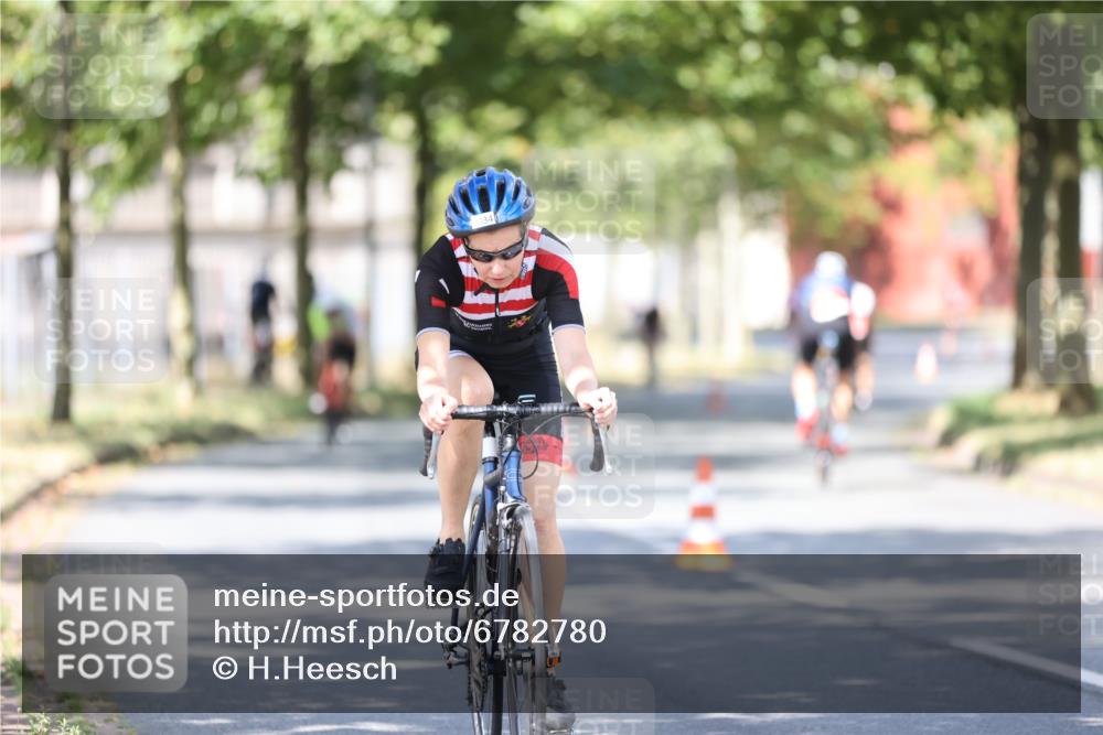 11.08.2024 - GEWOBA Citytriathlon Bremen H.Heesch http://msf.ph/oto/6782780 11.08.2024 11:51:47 Radfahren 793, 797, 817, 876, 988, 1034 meine-sportfotos.de