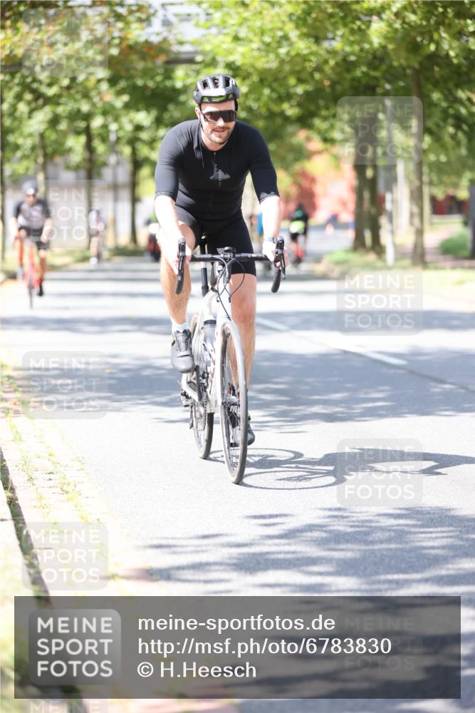 11.08.2024 - GEWOBA Citytriathlon Bremen H.Heesch http://msf.ph/oto/6783830 11.08.2024 13:08:01 Radfahren 225, 235, 244, 252, 301, 306, 327, 330, 333, 353 meine-sportfotos.de