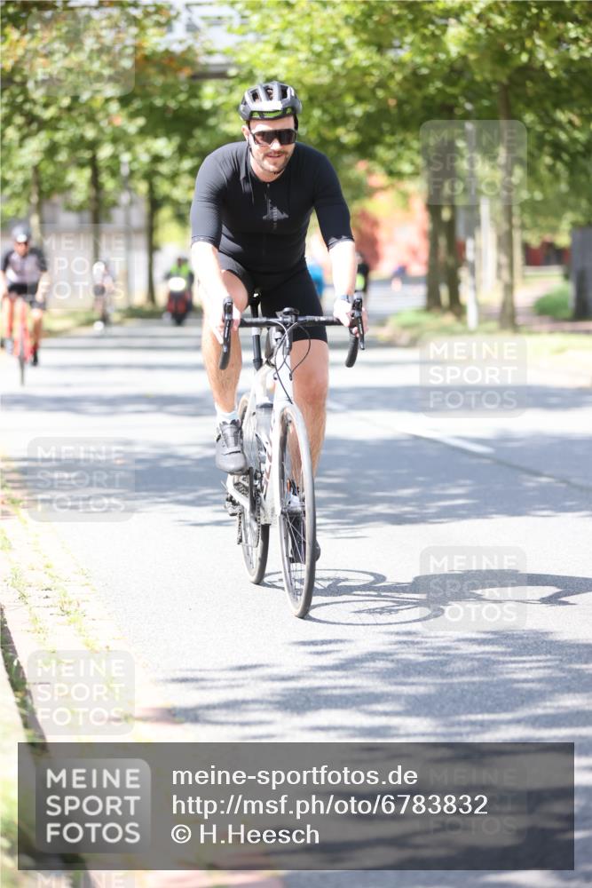 11.08.2024 - GEWOBA Citytriathlon Bremen H.Heesch http://msf.ph/oto/6783832 11.08.2024 13:08:02 Radfahren 225, 235, 244, 252, 301, 306, 327, 330, 333, 353 meine-sportfotos.de