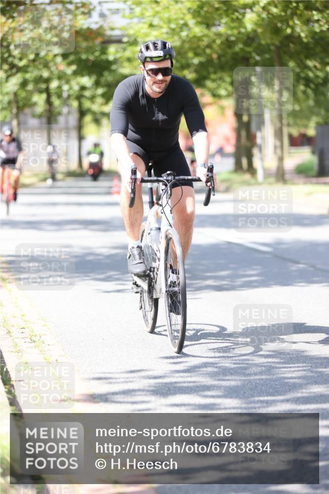 11.08.2024 - GEWOBA Citytriathlon Bremen H.Heesch http://msf.ph/oto/6783834 11.08.2024 13:08:02 Radfahren 225, 235, 244, 252, 301, 306, 327, 330, 333, 353 meine-sportfotos.de