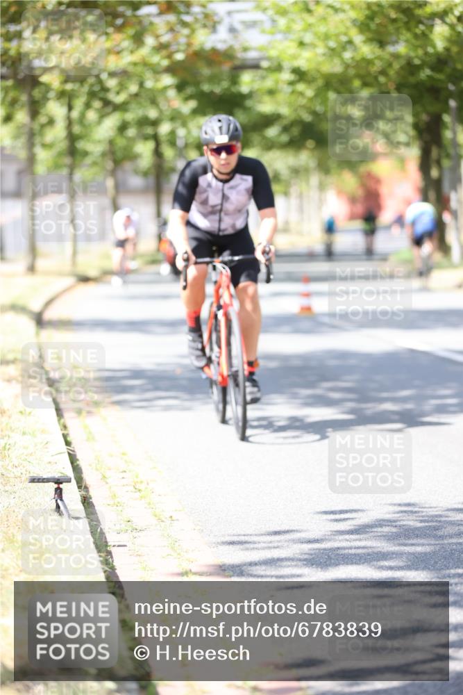 11.08.2024 - GEWOBA Citytriathlon Bremen H.Heesch http://msf.ph/oto/6783839 11.08.2024 13:08:03 Radfahren 225, 235, 244, 252, 301, 327, 330, 333, 353 meine-sportfotos.de