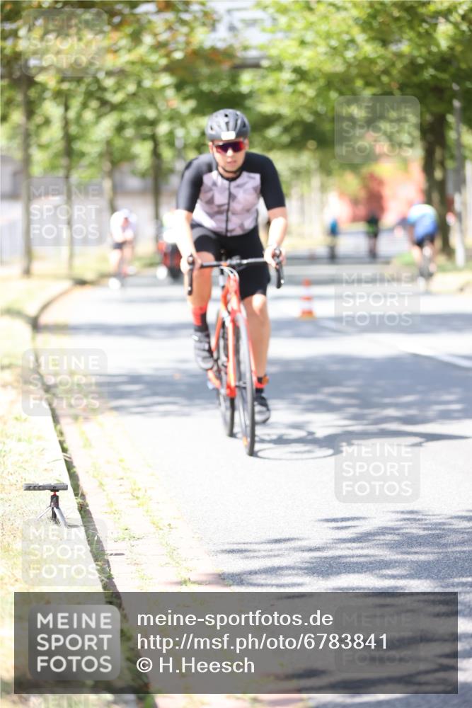 11.08.2024 - GEWOBA Citytriathlon Bremen H.Heesch http://msf.ph/oto/6783841 11.08.2024 13:08:04 Radfahren 235, 244, 252, 301, 327, 330, 333, 353 meine-sportfotos.de