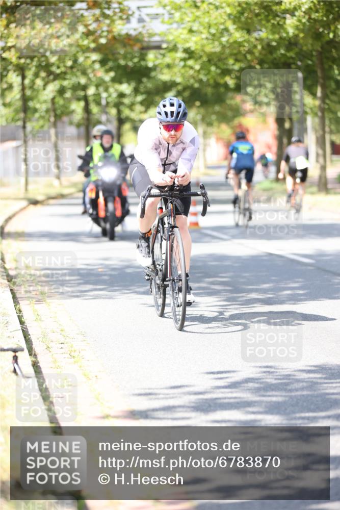 11.08.2024 - GEWOBA Citytriathlon Bremen H.Heesch http://msf.ph/oto/6783870 11.08.2024 13:08:07 Radfahren 252, 301, 327, 333 meine-sportfotos.de