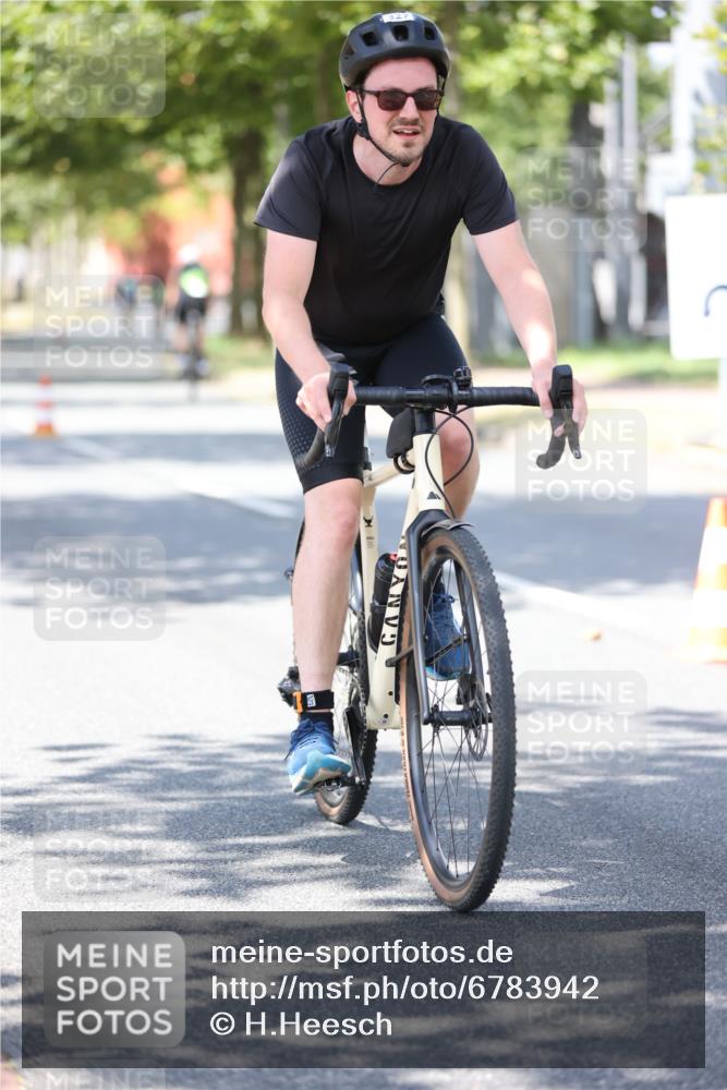 11.08.2024 - GEWOBA Citytriathlon Bremen H.Heesch http://msf.ph/oto/6783942 11.08.2024 13:08:12 Radfahren 252, 253, 271, 327, 333 meine-sportfotos.de