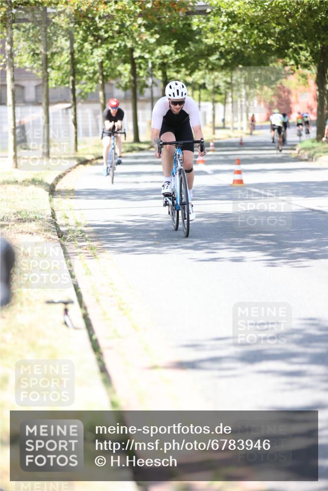 11.08.2024 - GEWOBA Citytriathlon Bremen H.Heesch http://msf.ph/oto/6783946 11.08.2024 13:08:23 Radfahren 232, 239, 241, 253, 271, 327 meine-sportfotos.de