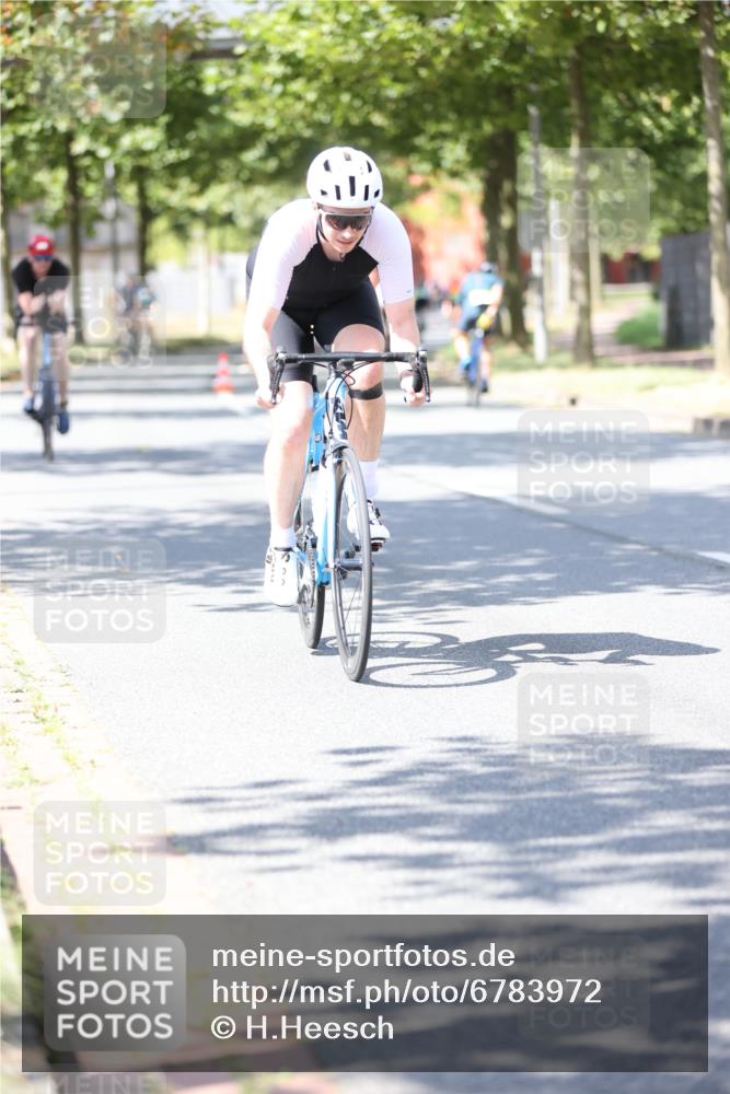 11.08.2024 - GEWOBA Citytriathlon Bremen H.Heesch http://msf.ph/oto/6783972 11.08.2024 13:08:23 Radfahren 232, 239, 241, 253, 271, 327 meine-sportfotos.de