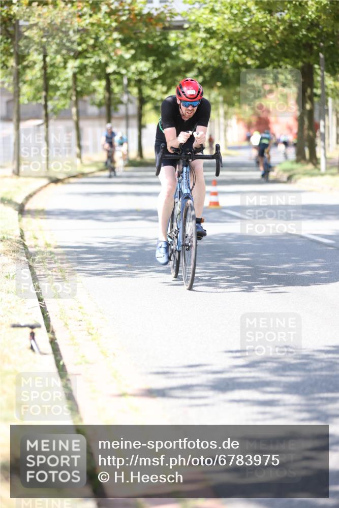 11.08.2024 - GEWOBA Citytriathlon Bremen H.Heesch http://msf.ph/oto/6783975 11.08.2024 13:08:24 Radfahren 232, 239, 241, 253, 271 meine-sportfotos.de