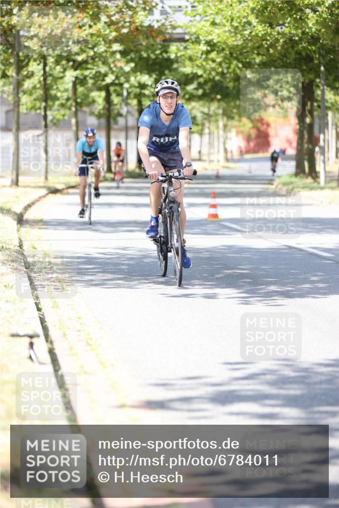 11.08.2024 - GEWOBA Citytriathlon Bremen H.Heesch http://msf.ph/oto/6784011 11.08.2024 13:08:29 Radfahren 232, 239, 241, 253, 271 meine-sportfotos.de