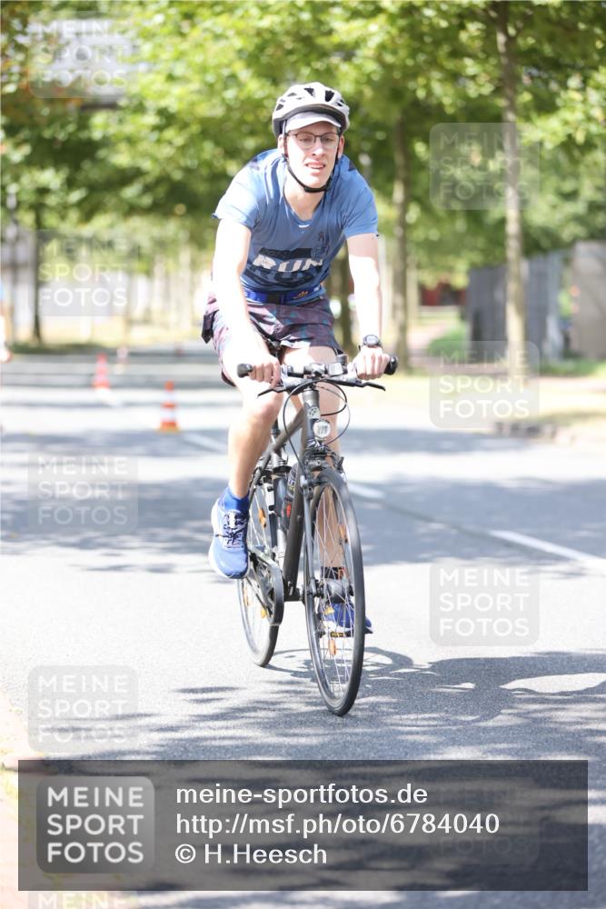 11.08.2024 - GEWOBA Citytriathlon Bremen H.Heesch http://msf.ph/oto/6784040 11.08.2024 13:08:29 Radfahren 232, 239, 241, 253, 271 meine-sportfotos.de