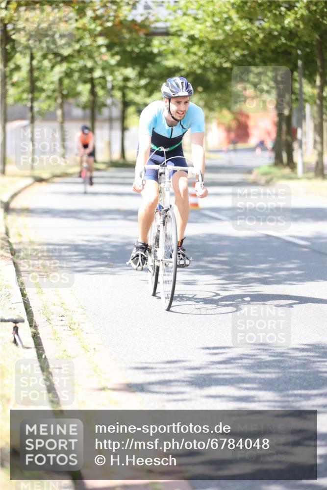 11.08.2024 - GEWOBA Citytriathlon Bremen H.Heesch http://msf.ph/oto/6784048 11.08.2024 13:08:30 Radfahren 232, 239, 241, 253, 271, xxx meine-sportfotos.de