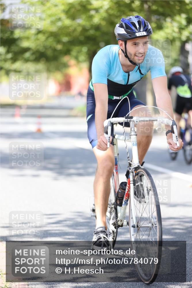 11.08.2024 - GEWOBA Citytriathlon Bremen H.Heesch http://msf.ph/oto/6784079 11.08.2024 13:08:31 Radfahren 232, 239, 241, 253, 271, xxx meine-sportfotos.de