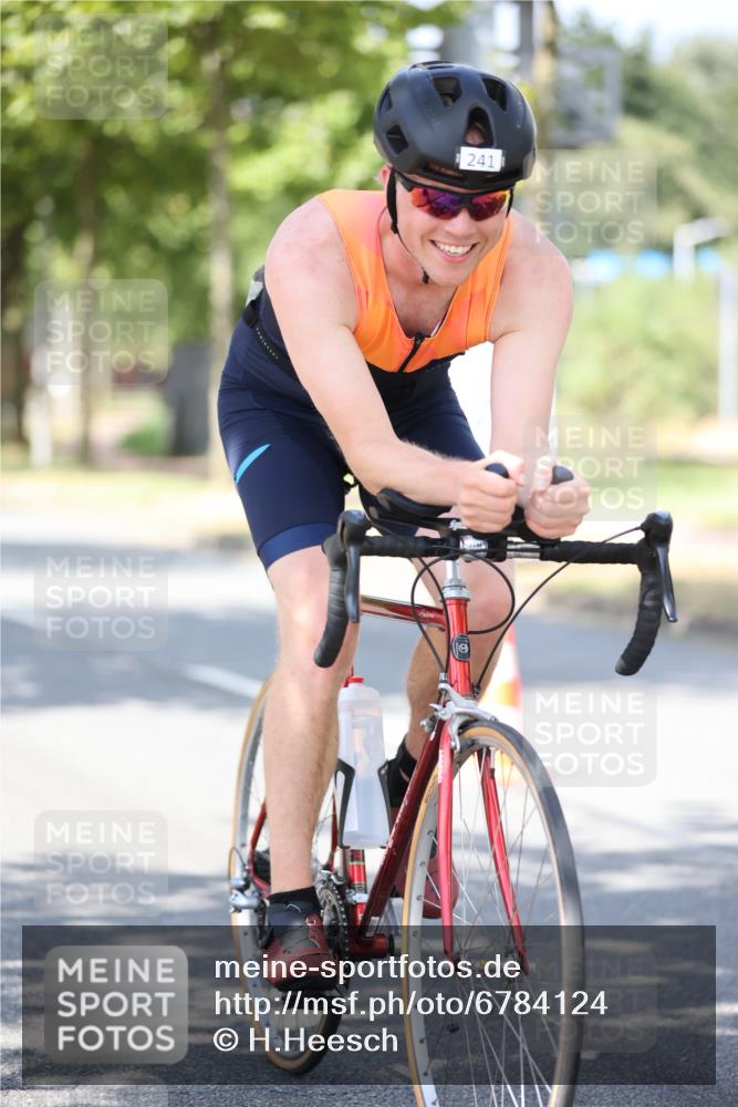 11.08.2024 - GEWOBA Citytriathlon Bremen H.Heesch http://msf.ph/oto/6784124 11.08.2024 13:08:34 Radfahren 232, 239, 241, 253, 271, xxx, 501 meine-sportfotos.de