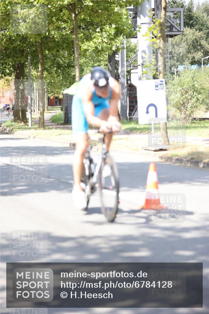 11.08.2024 - GEWOBA Citytriathlon Bremen H.Heesch http://msf.ph/oto/6784128 11.08.2024 13:08:42 Radfahren 241, 246, 334, xxx, 501 meine-sportfotos.de
