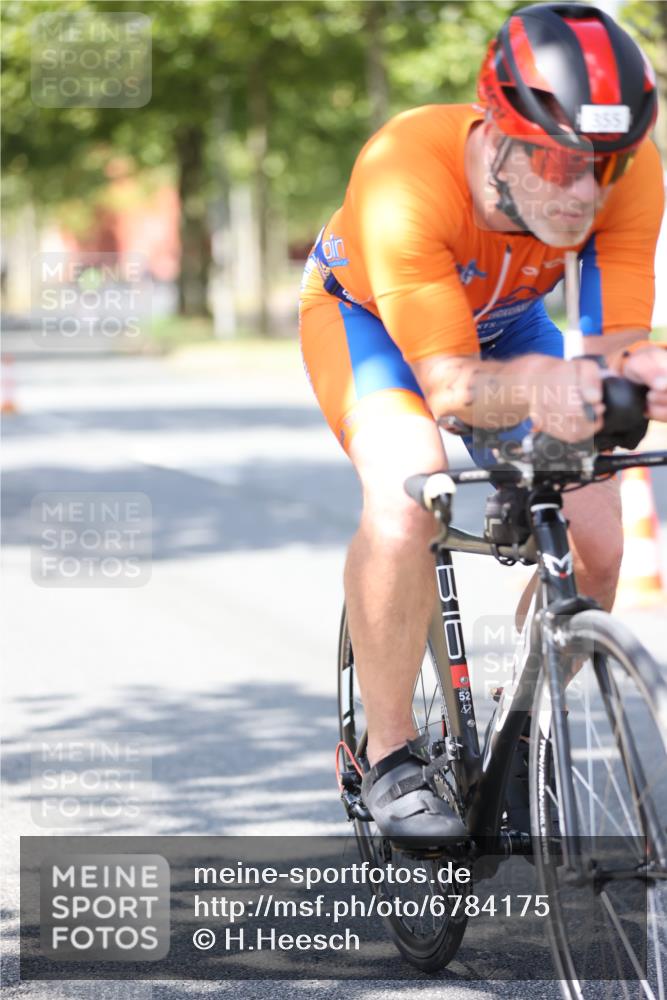 11.08.2024 - GEWOBA Citytriathlon Bremen H.Heesch http://msf.ph/oto/6784175 11.08.2024 13:08:44 Radfahren 241, 246, 297, 334, xxx, 501 meine-sportfotos.de