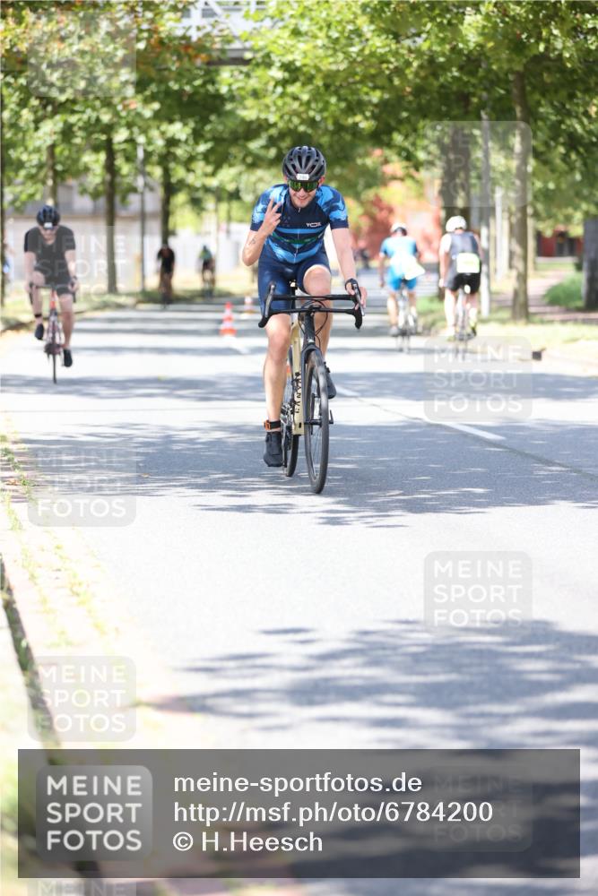 11.08.2024 - GEWOBA Citytriathlon Bremen H.Heesch http://msf.ph/oto/6784200 11.08.2024 13:08:51 Radfahren 201, 208, 209, 246, 297, 334, xxx, 501 meine-sportfotos.de