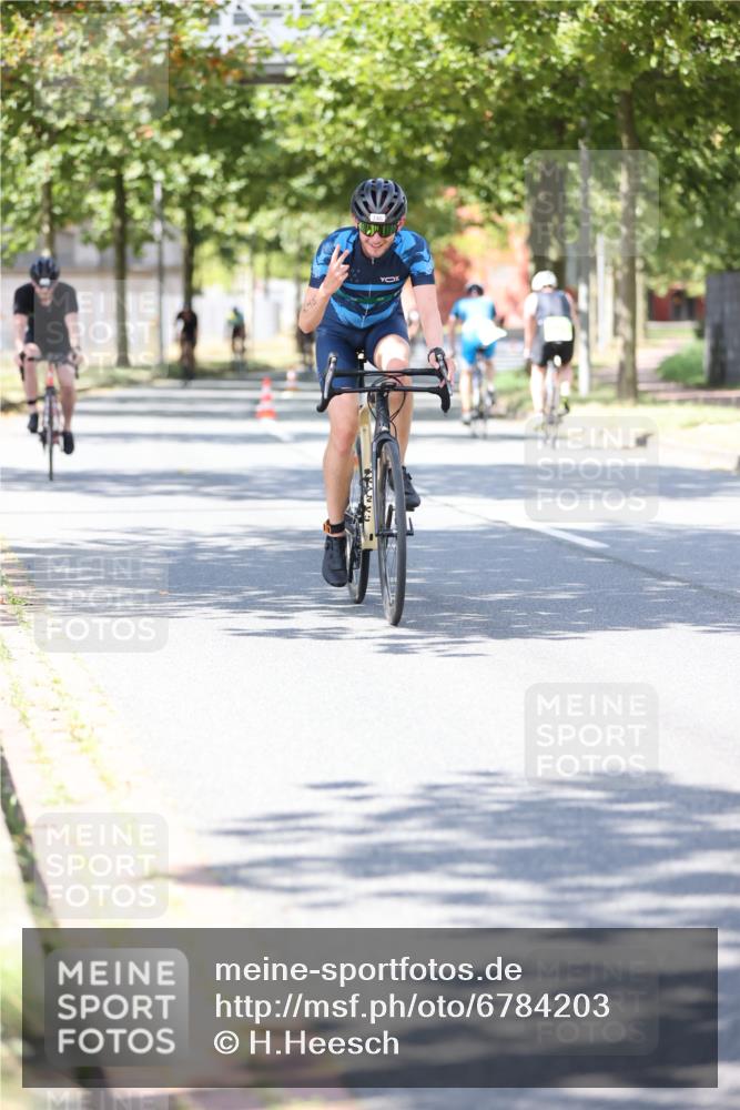 11.08.2024 - GEWOBA Citytriathlon Bremen H.Heesch http://msf.ph/oto/6784203 11.08.2024 13:08:52 Radfahren 201, 208, 209, 246, 297, 317, 334, xxx, 501 meine-sportfotos.de