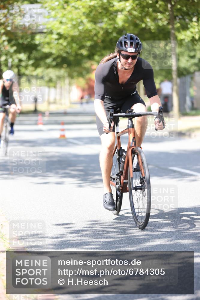 11.08.2024 - GEWOBA Citytriathlon Bremen H.Heesch http://msf.ph/oto/6784305 11.08.2024 13:08:58 Radfahren 201, 208, 209, 246, 297, 317, 325, 334, 481 meine-sportfotos.de