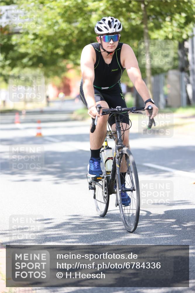 11.08.2024 - GEWOBA Citytriathlon Bremen H.Heesch http://msf.ph/oto/6784336 11.08.2024 13:08:59 Radfahren 201, 208, 209, 246, 297, 317, 325, 334, 481 meine-sportfotos.de