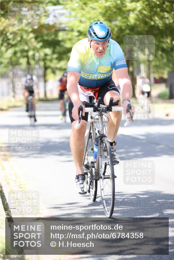 11.08.2024 - GEWOBA Citytriathlon Bremen H.Heesch http://msf.ph/oto/6784358 11.08.2024 13:09:00 Radfahren 201, 208, 209, 246, 297, 317, 325, 334, 481 meine-sportfotos.de