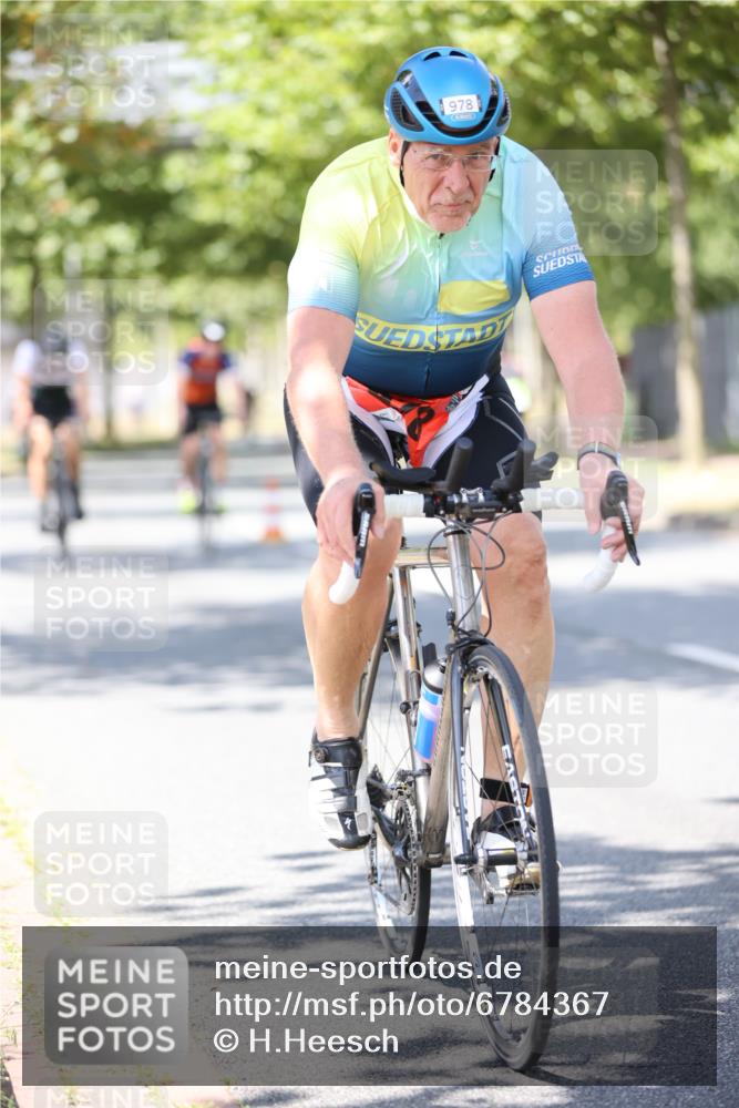 11.08.2024 - GEWOBA Citytriathlon Bremen H.Heesch http://msf.ph/oto/6784367 11.08.2024 13:09:01 Radfahren 201, 208, 209, 246, 297, 317, 325, 334, 481 meine-sportfotos.de