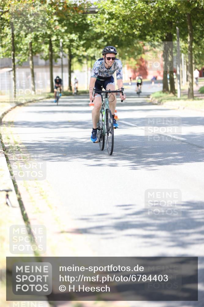 11.08.2024 - GEWOBA Citytriathlon Bremen H.Heesch http://msf.ph/oto/6784403 11.08.2024 13:09:04 Radfahren 201, 208, 209, 246, 297, 317, 325, 481 meine-sportfotos.de