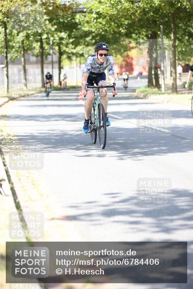 11.08.2024 - GEWOBA Citytriathlon Bremen H.Heesch http://msf.ph/oto/6784406 11.08.2024 13:09:05 Radfahren 201, 208, 209, 246, 297, 317, 325, 481 meine-sportfotos.de
