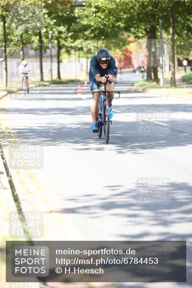 11.08.2024 - GEWOBA Citytriathlon Bremen H.Heesch http://msf.ph/oto/6784453 11.08.2024 13:09:08 Radfahren 201, 208, 209, 216, 297, 317, 325, 456, 481 meine-sportfotos.de