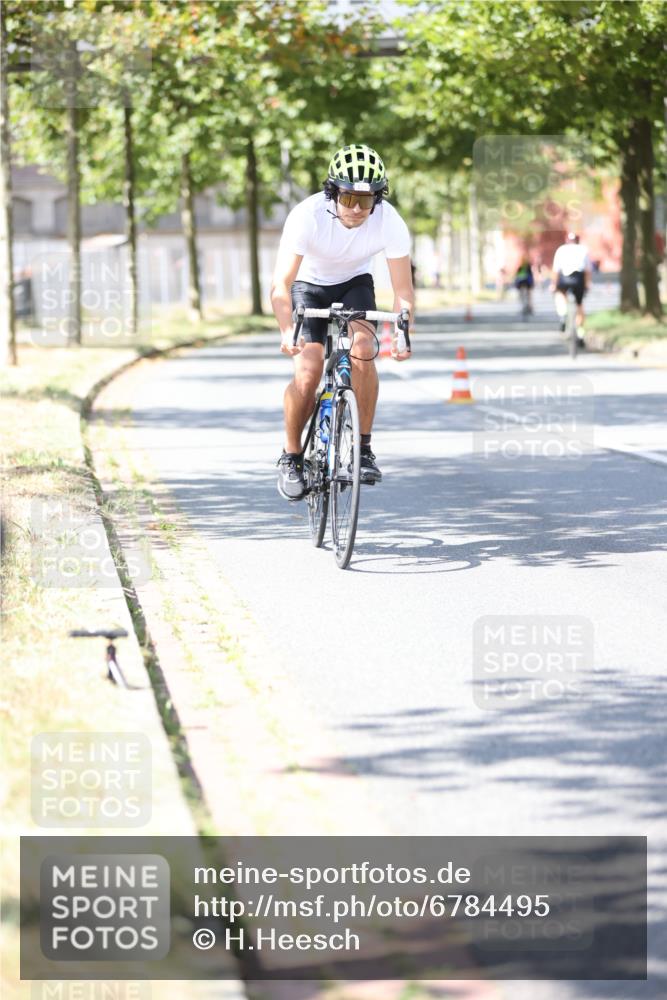 11.08.2024 - GEWOBA Citytriathlon Bremen H.Heesch http://msf.ph/oto/6784495 11.08.2024 13:09:10 Radfahren 201, 208, 209, 216, 291, 304, 317, 325, 456, 481 meine-sportfotos.de