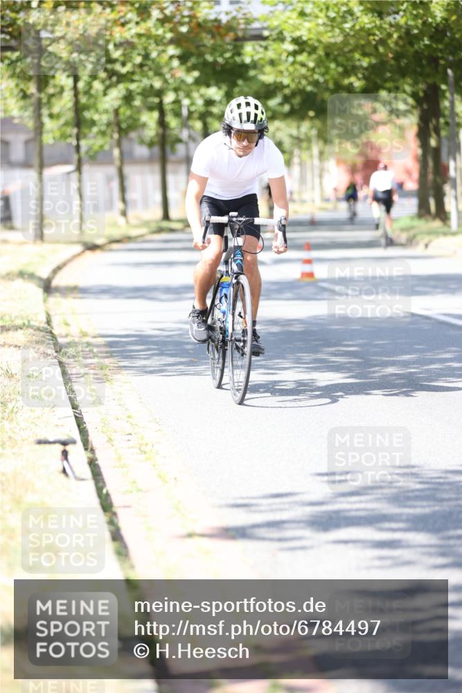 11.08.2024 - GEWOBA Citytriathlon Bremen H.Heesch http://msf.ph/oto/6784497 11.08.2024 13:09:11 Radfahren 201, 208, 209, 216, 291, 304, 317, 325, 456, 481 meine-sportfotos.de