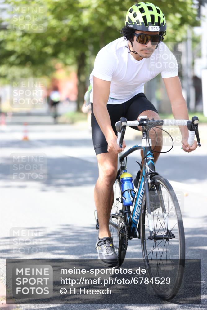 11.08.2024 - GEWOBA Citytriathlon Bremen H.Heesch http://msf.ph/oto/6784529 11.08.2024 13:09:11 Radfahren 201, 208, 209, 216, 291, 304, 317, 325, 456, 481 meine-sportfotos.de