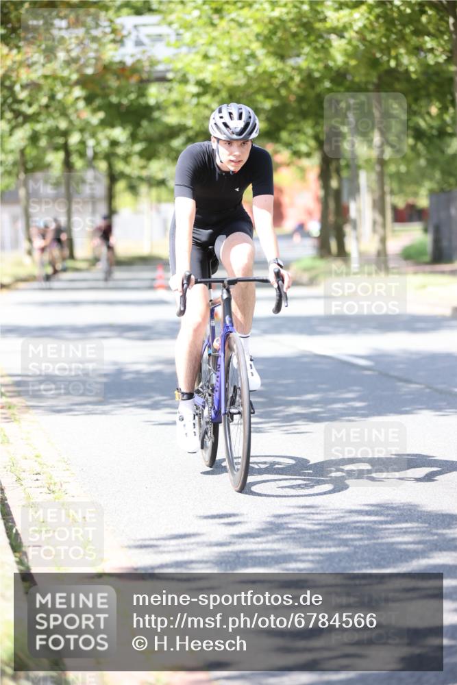 11.08.2024 - GEWOBA Citytriathlon Bremen H.Heesch http://msf.ph/oto/6784566 11.08.2024 13:09:18 Radfahren 216, 291, 298, 304, 325, 456, 481 meine-sportfotos.de