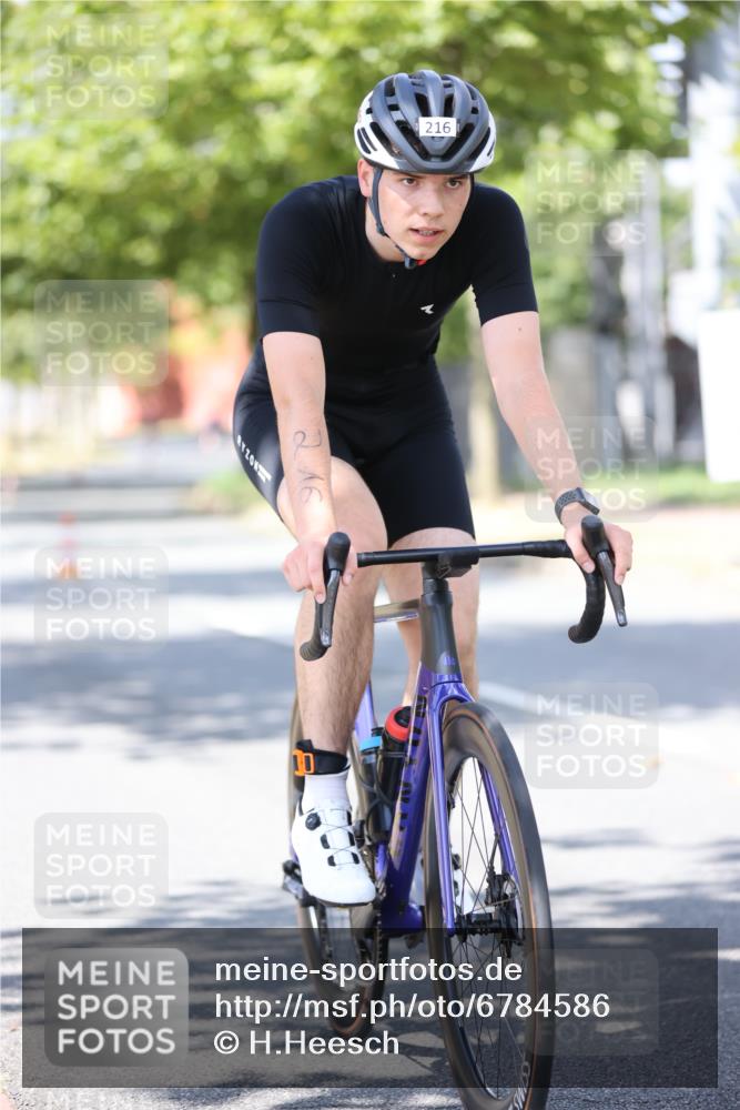 11.08.2024 - GEWOBA Citytriathlon Bremen H.Heesch http://msf.ph/oto/6784586 11.08.2024 13:09:19 Radfahren 216, 291, 298, 304, 325, 456, 481 meine-sportfotos.de