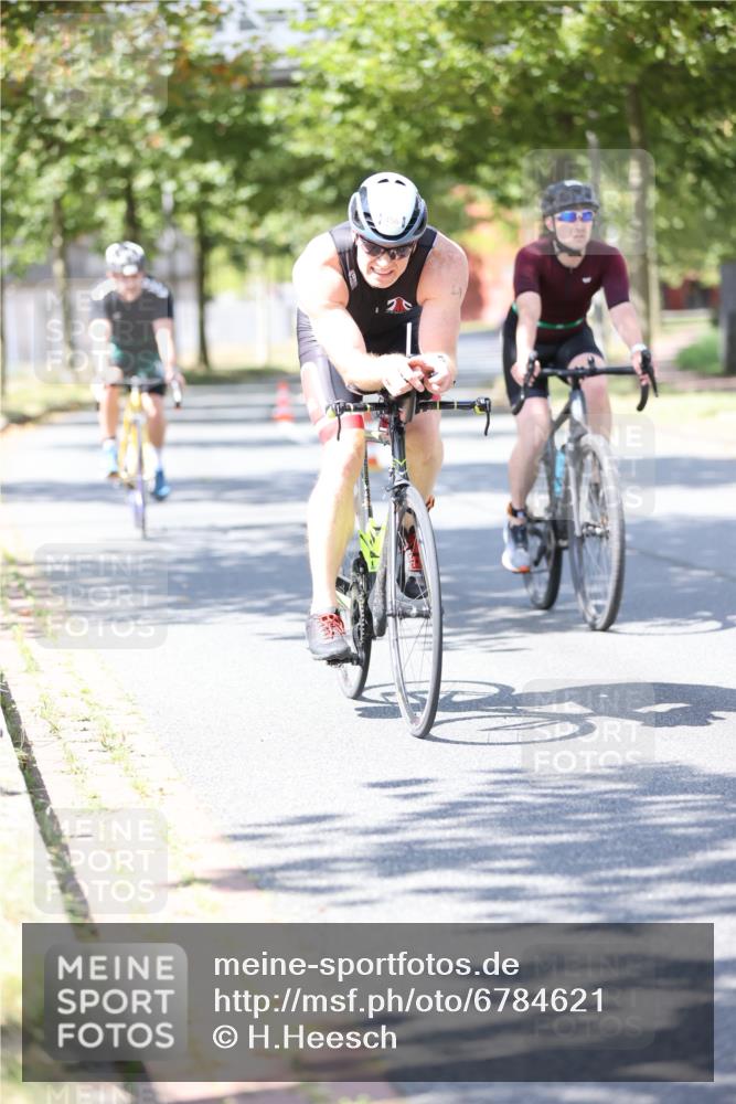 11.08.2024 - GEWOBA Citytriathlon Bremen H.Heesch http://msf.ph/oto/6784621 11.08.2024 13:09:22 Radfahren 216, 291, 298, 304, 325, 456, 481 meine-sportfotos.de