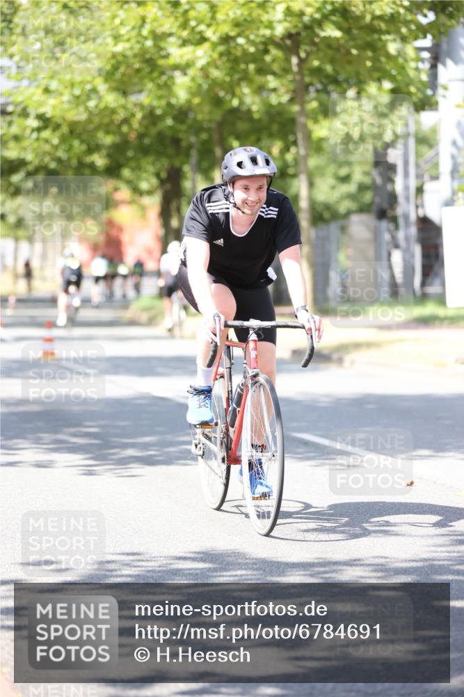 11.08.2024 - GEWOBA Citytriathlon Bremen H.Heesch http://msf.ph/oto/6784691 11.08.2024 13:09:32 Radfahren 291, 298, 304, 456, 468, 537 meine-sportfotos.de