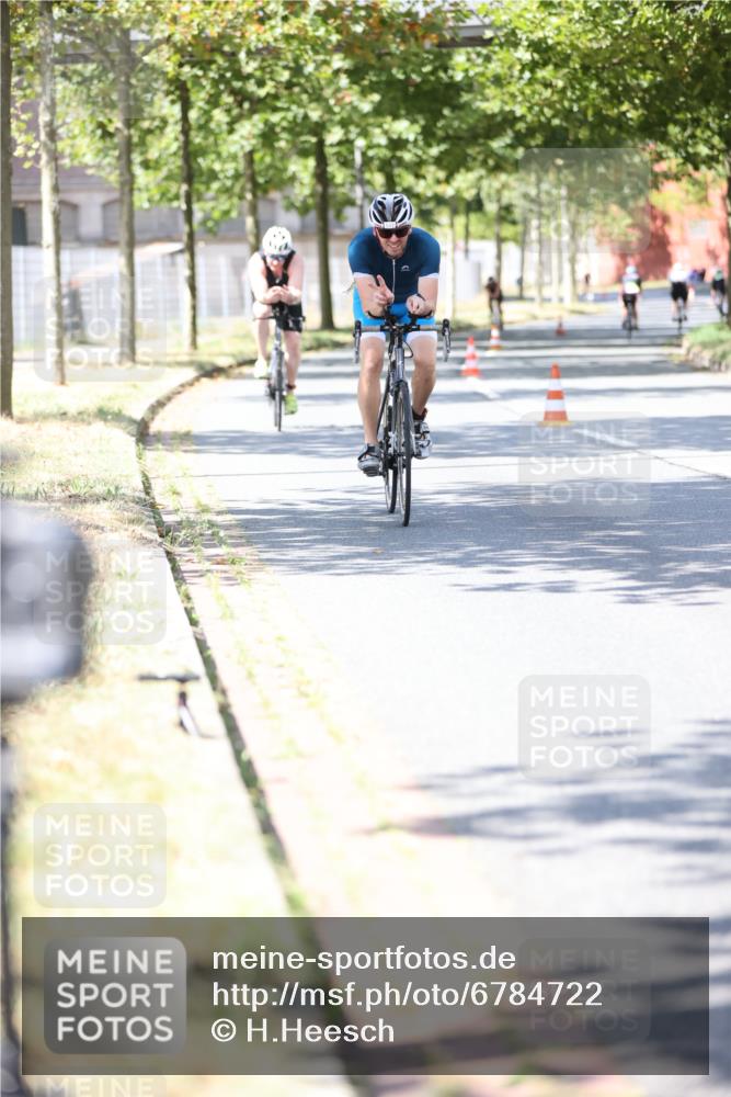 11.08.2024 - GEWOBA Citytriathlon Bremen H.Heesch http://msf.ph/oto/6784722 11.08.2024 13:09:38 Radfahren 298, 468, 471, 537 meine-sportfotos.de