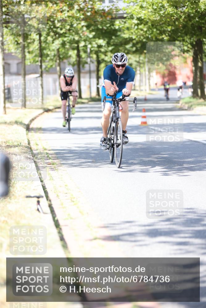 11.08.2024 - GEWOBA Citytriathlon Bremen H.Heesch http://msf.ph/oto/6784736 11.08.2024 13:09:38 Radfahren 298, 468, 471, 537 meine-sportfotos.de